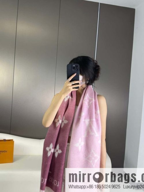 LV 𝑹𝒆𝒚𝒌𝒋𝒂𝒗𝒊𝒌 Double Sided Cashmere Scarf
