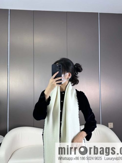 CHANEL wool yarn scarf