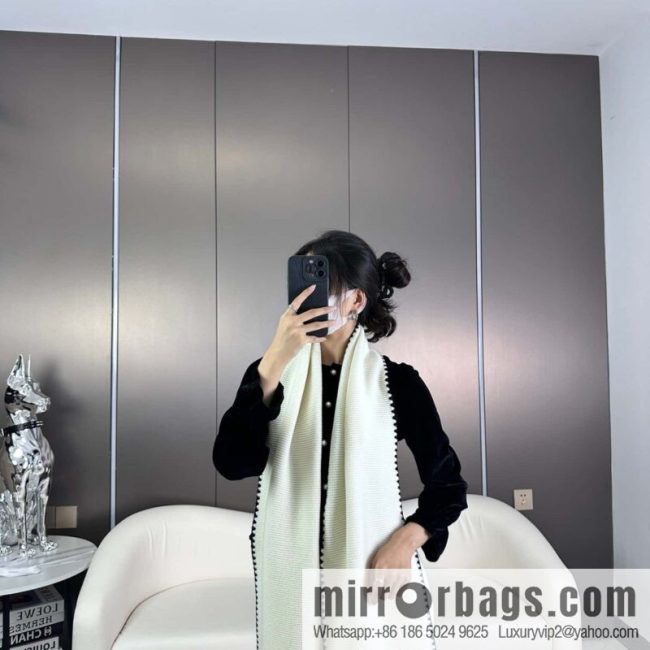 CHANEL wool yarn scarf