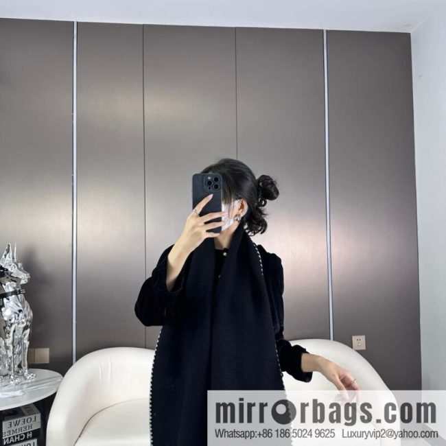 CHANEL wool yarn scarf