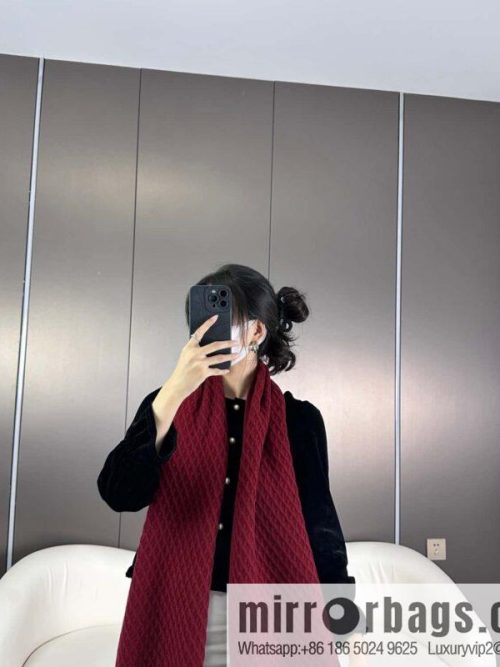 CHANEL New Chanel new product, rhombus logo scarf.