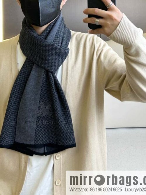 Burberry, classic warhorse plaid, high-end men\'s scarf