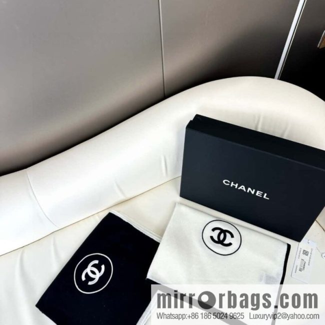 CHANEL Xiaoxiang thin velvet long towel