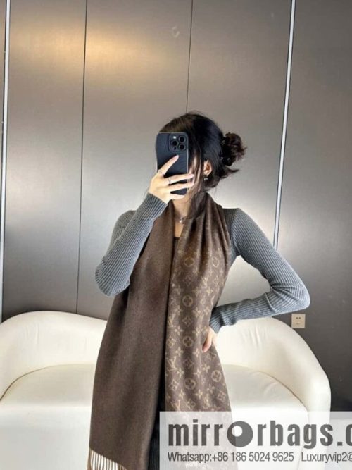 LV 2023 counter synchronization, double-sided gradual change pattern long towel
