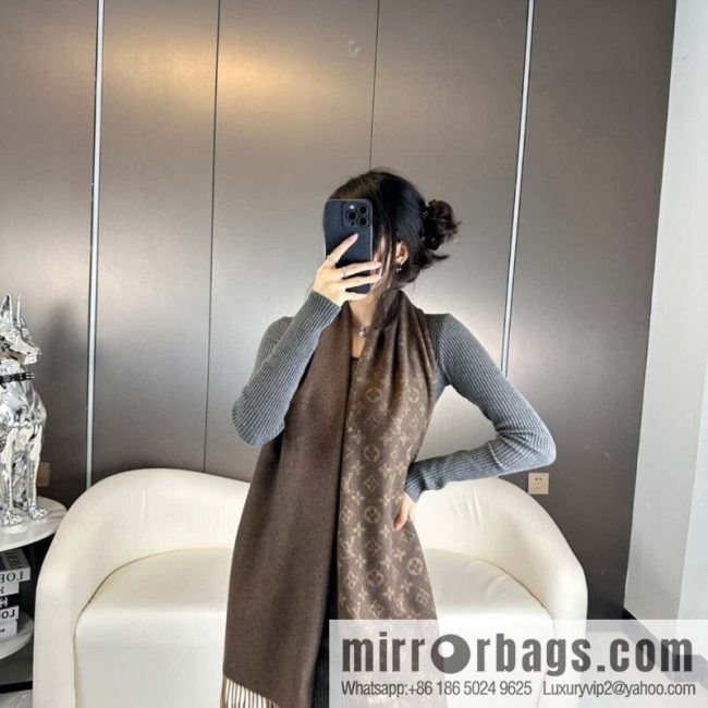 LV 2023 counter synchronization, double-sided gradual change pattern long towel