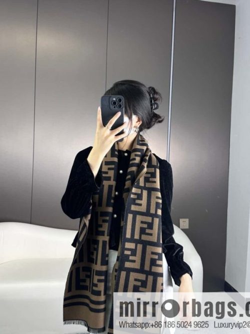FENDI 2023 latest model, gold and silver thread, wool silk knitted scarf.