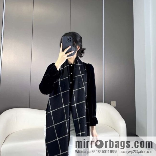 CHANEL autumn and winter new products · cashmere shrink scarf