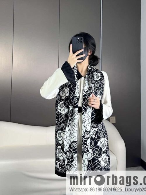 CHANEL camellia knitted cashmere towel