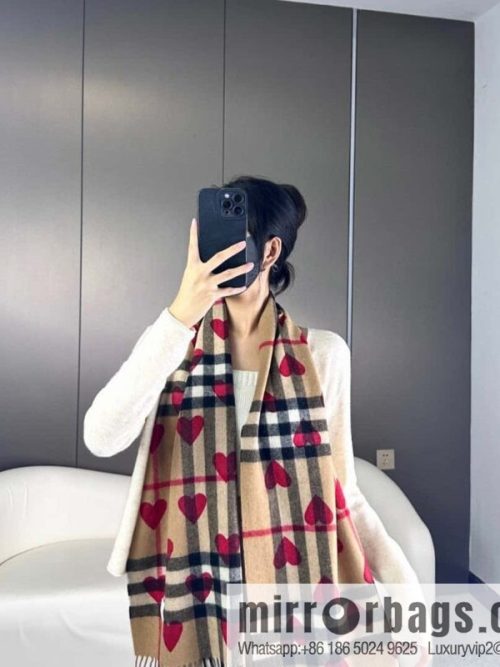 Burberry, classic cashmere ♥️ peach heart, cashmere scarf