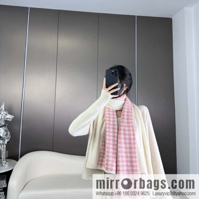 DIOR limited edition cashmere knitted scarf