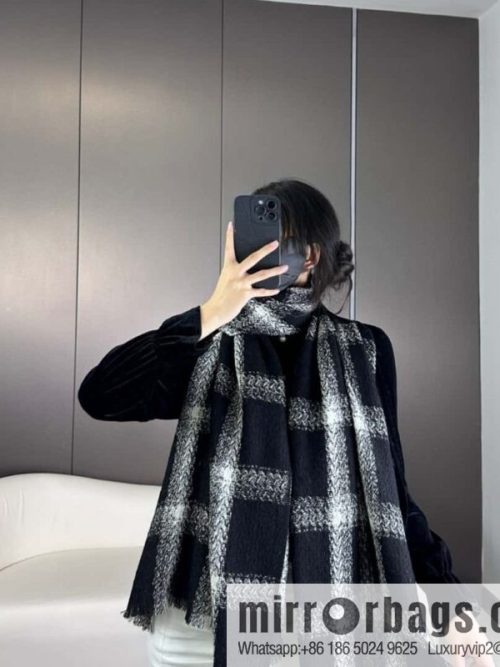 CHANEL autumn and winter new products · cashmere shrink shawl scarf