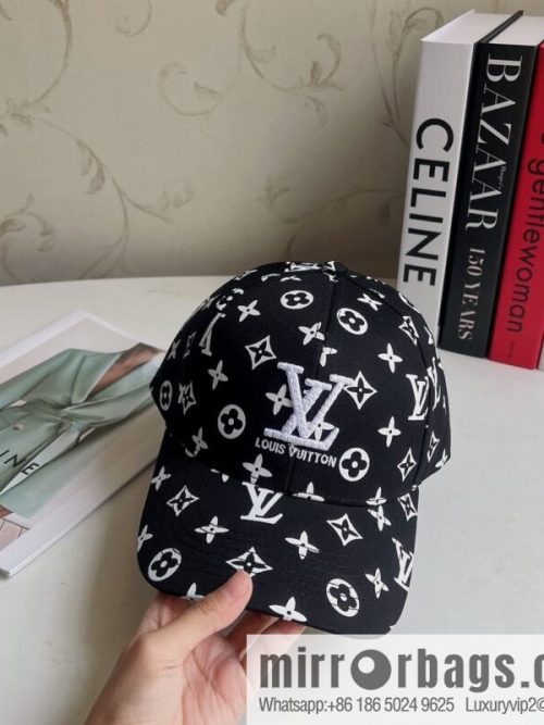 LV Louis Vuitton 2022 spring and summer new full of embroidery craft letters yuppie hardtop baseball cap