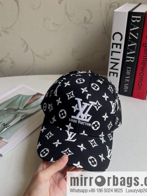 LV Louis Vuitton 2022 spring and summer new full of embroidery craft letters yuppie hardtop baseball cap