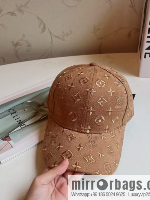 LV Louis Vuitton\'s new unisex baseball cap