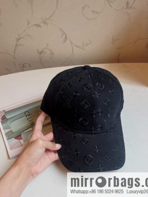 LV Louis Vuitton\'s new unisex baseball cap