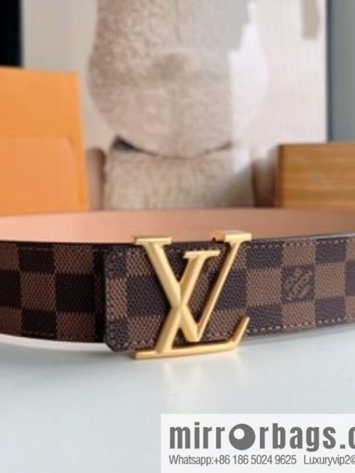 LV/Louis Vuitton, imported leather with Monogram\'s unique printed 40mm men\'s belt printed on the surface