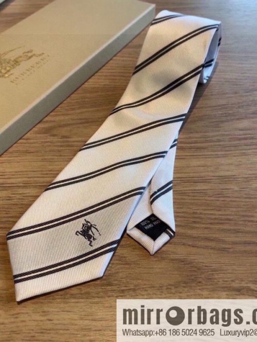 Burberry 100% Top Jacquard Silk Tie
