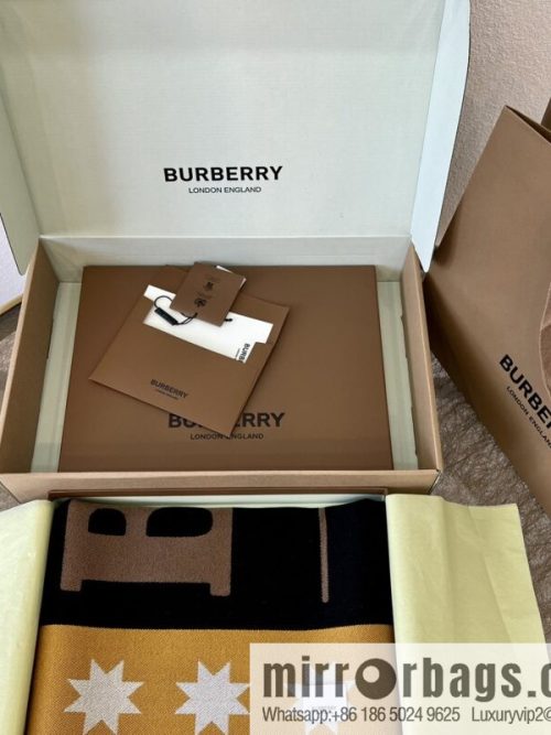 Burberry \"London\" Unisex Scarf