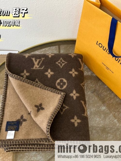 LV Louis Vuitton Neo monogram blanket m70439