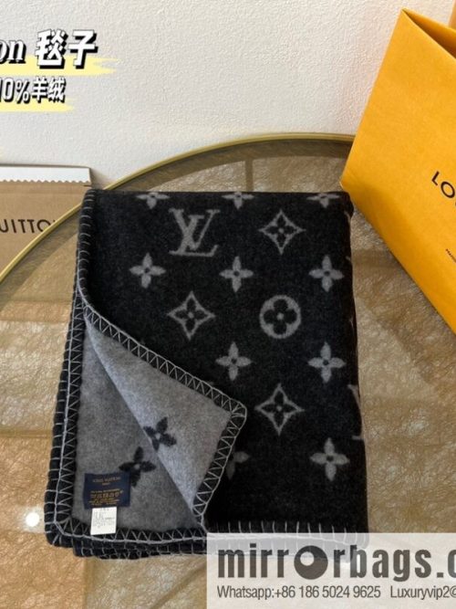 LV Louis Vuitton Neo monogram blanket m76032