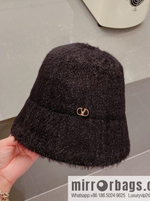 Valentino VALENTNIO autumn and winter new bucket hat