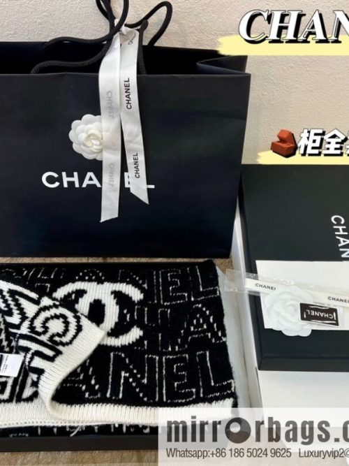 CHANEL Chanel double-sided letter cashmere scarf