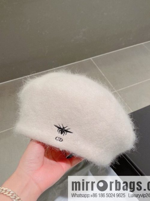 Dior 2022 autumn and winter new knitted rabbit fur beret