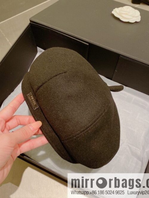 Prada autumn and winter new beret