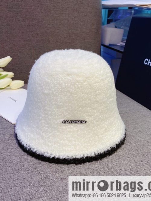 Balenciaga 2022 autumn and winter new lamb wool cold hat