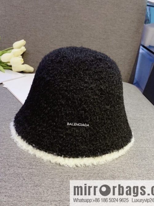 Balenciaga 2022 autumn and winter new lamb wool cold hat