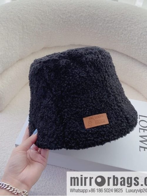 LOEWE Luo Yiwei 2022 autumn and winter new lamb wool bucket hat