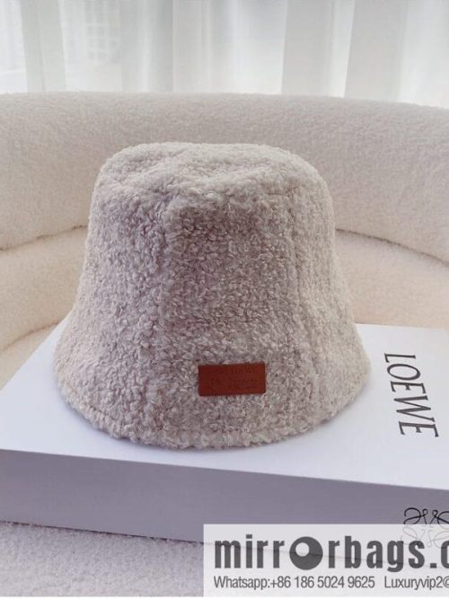 LOEWE Luo Yiwei 2022 autumn and winter new lamb wool bucket hat