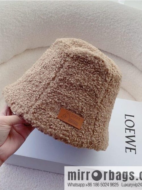 LOEWE Luo Yiwei 2022 autumn and winter new lamb wool bucket hat
