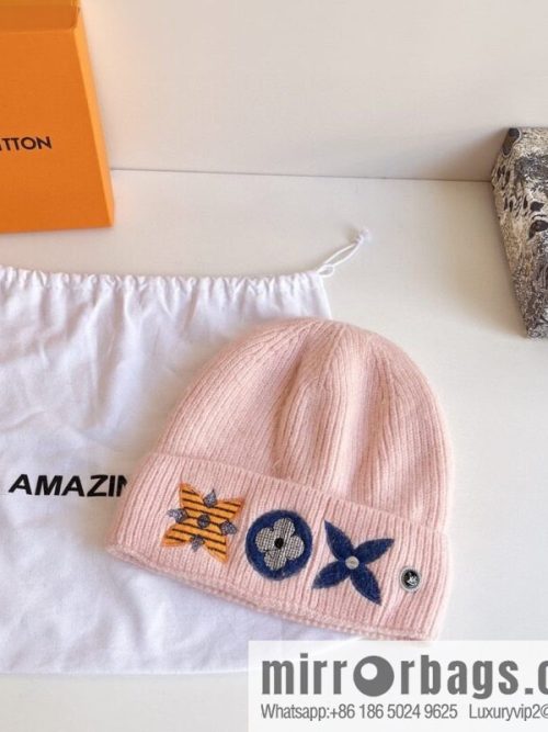 LV Louis Vuitton 2022 autumn and winter new embroidered simple plush wool hat