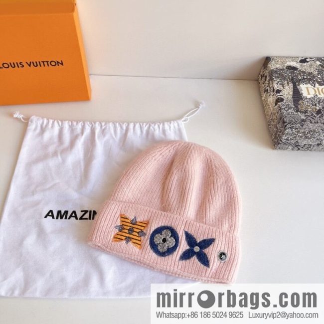 LV Louis Vuitton 2022 autumn and winter new embroidered simple plush wool hat
