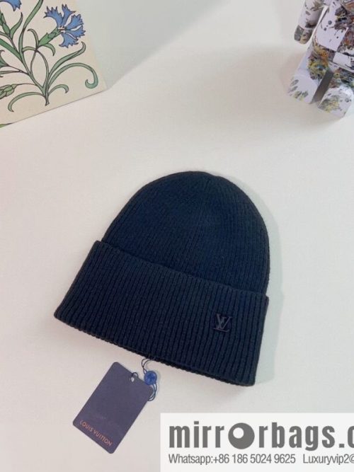 LV Louis Vuitton 2022 autumn and winter new rabbit fur men\'s and women\'s knitted wool hats