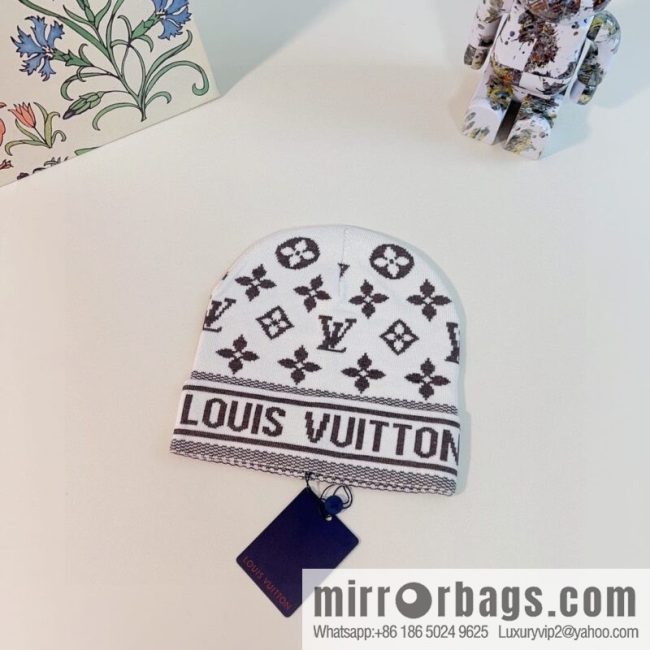 LV Louis Vuitton 2022 autumn and winter new counters synchronized men\'s and women\'s knitted wool hats