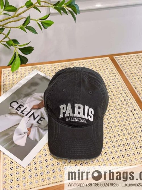 BALENCIAGA Balenciaga\'s new logo baseball cap