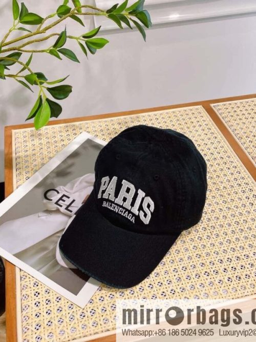BALENCIAGA Balenciaga\'s new logo baseball cap