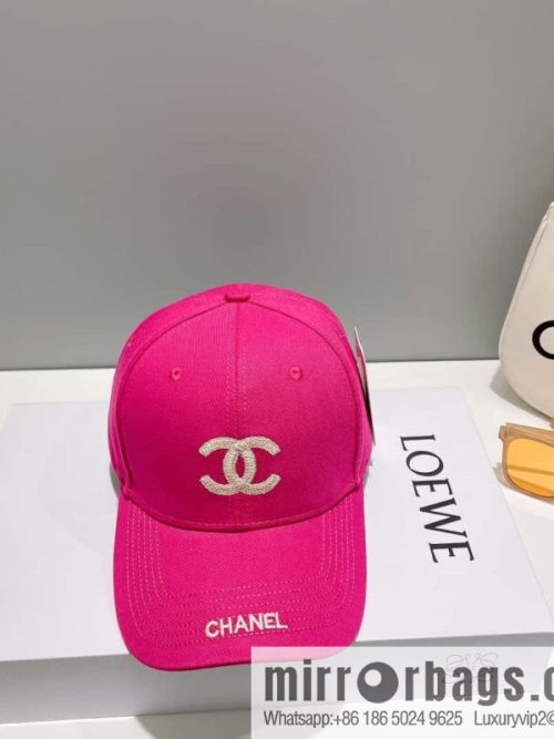 CHANEL Chanel\'s new simple embroidered logo baseball cap