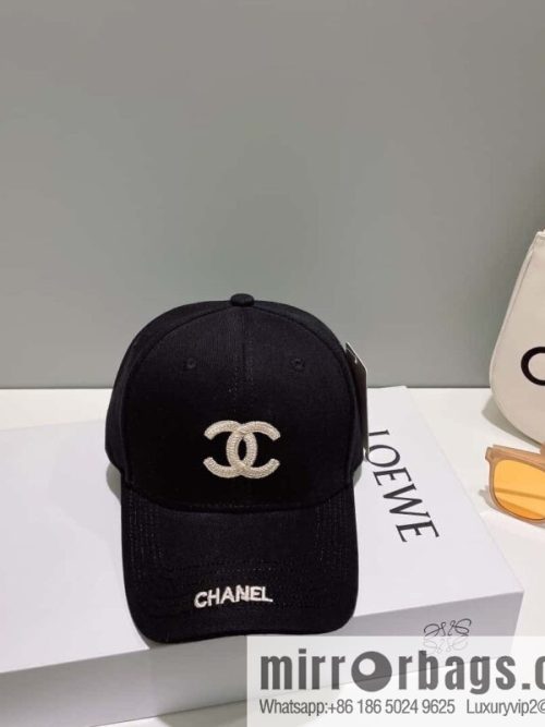 CHANEL Chanel\'s new simple embroidered logo baseball cap