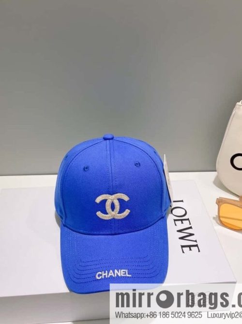 CHANEL Chanel\'s new simple embroidered logo baseball cap