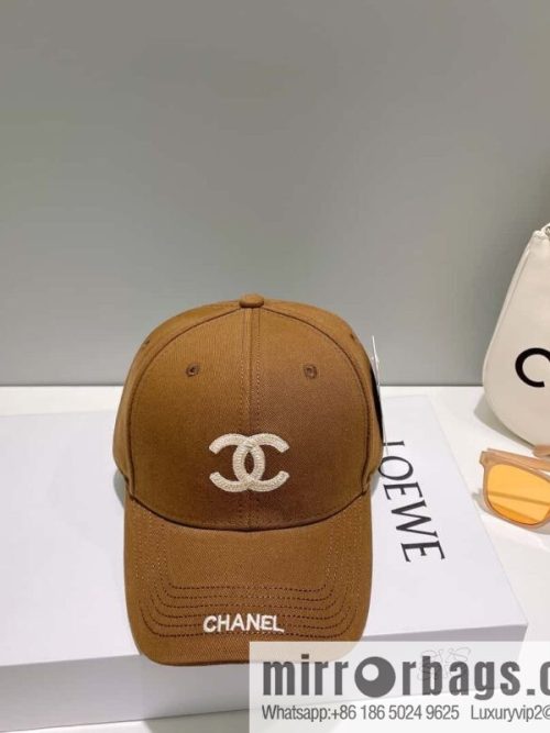 CHANEL Chanel\'s new simple embroidered logo baseball cap