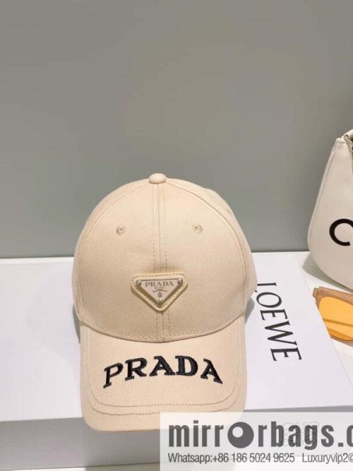 PRADA Prada spring and summer new big-name embroidered baseball cap
