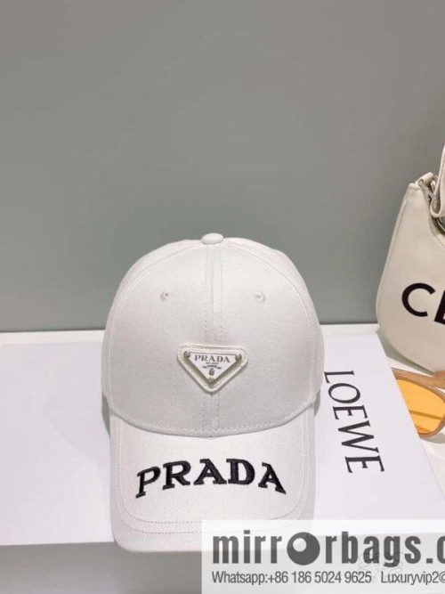 PRADA Prada spring and summer new big-name embroidered baseball cap