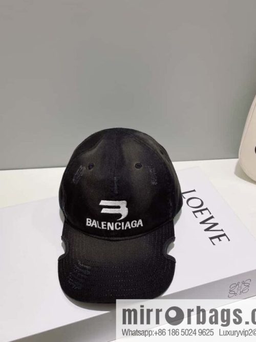 Balenciaga Embroidered letter logo baseball cap