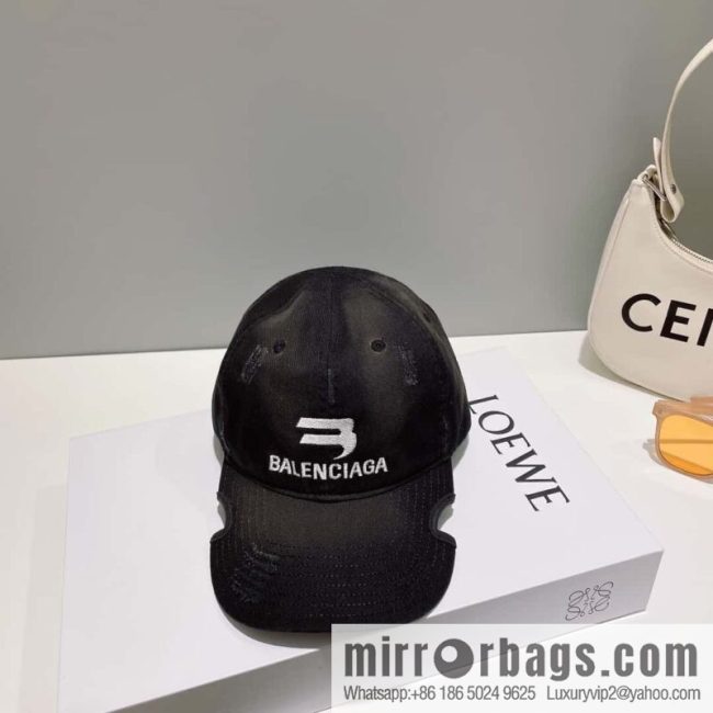 Balenciaga Embroidered letter logo baseball cap