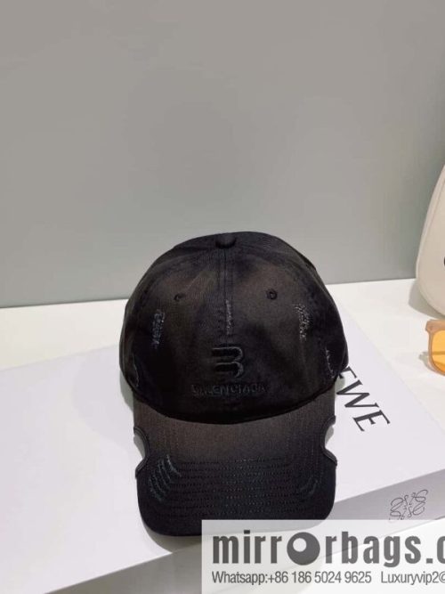 Balenciaga Embroidered letter logo baseball cap