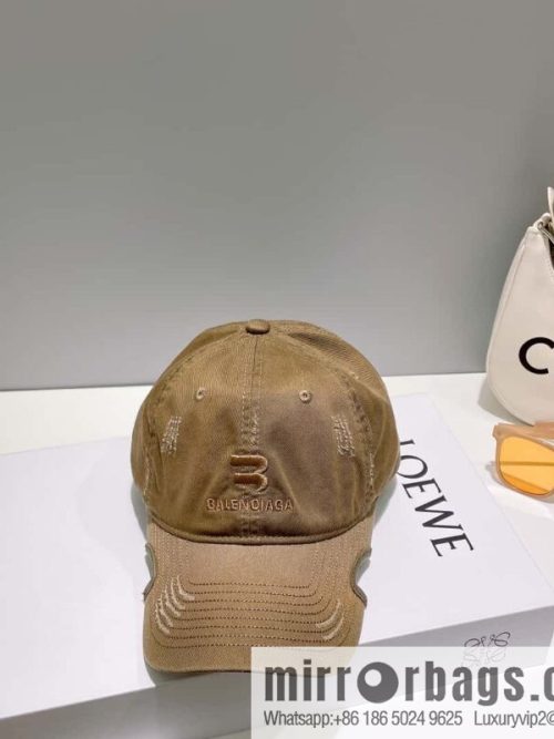 Balenciaga Embroidered letter logo baseball cap