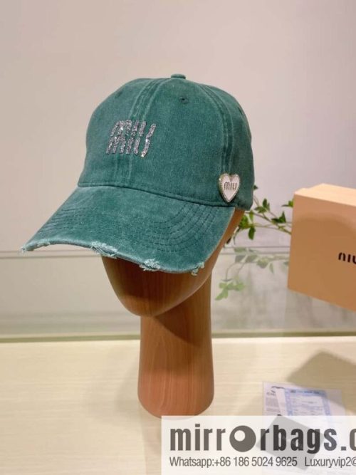 MIUMIU Miu Miu\'s new plain baseball cap